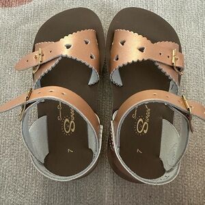 Salt Water Sandals The Sweetheart Sandal Rose Gold size 7 brand new